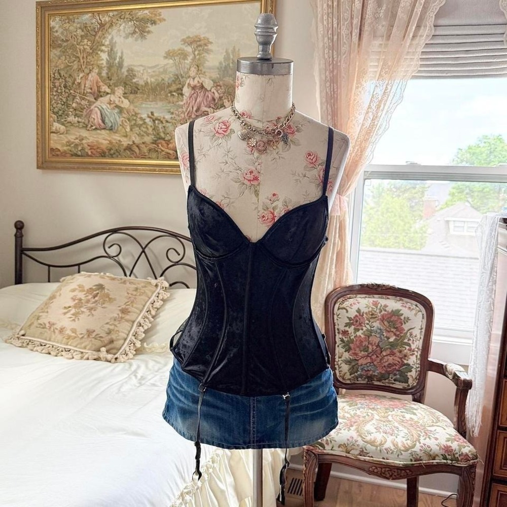 Black velvet corset top  Victoria's Secret black velvet bustier top size 34B